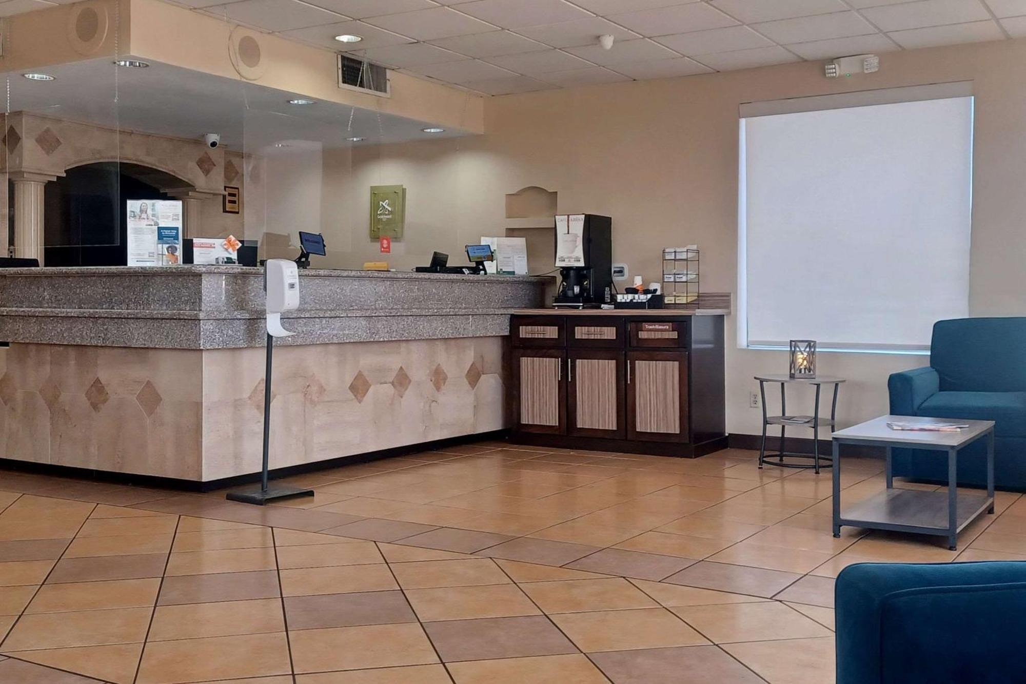 Quality Inn & Suites Airport El Paso Exterior photo