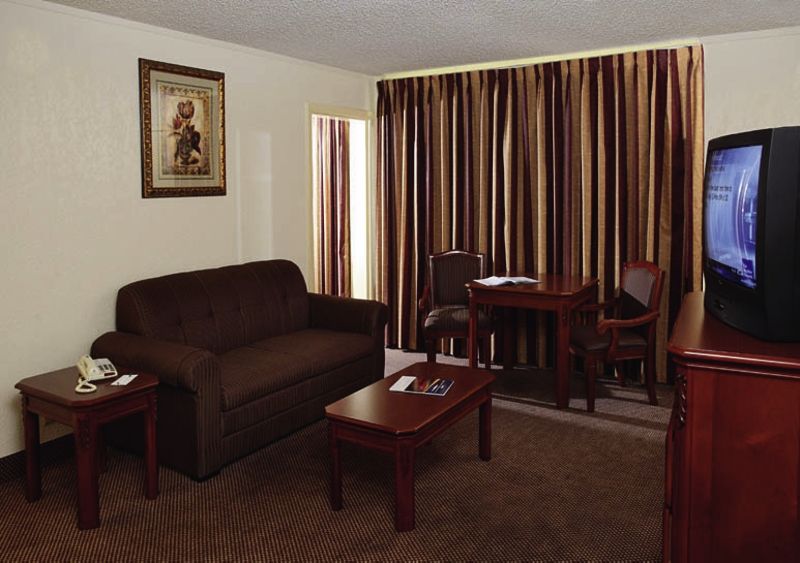 Quality Inn & Suites Airport El Paso Exterior photo